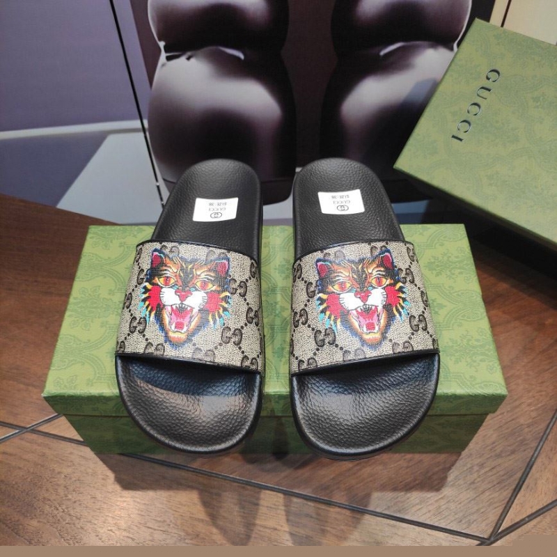 G*u*i slippers